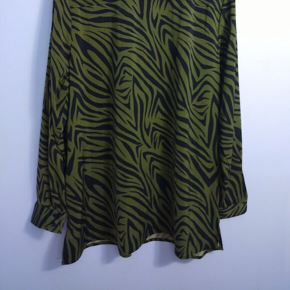 Susan Graver Green/Black Zebra Print Button Up Blouse Shirt Peachskin Stretch LG - Picture 6 of 9